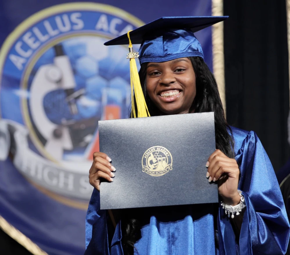 AcellusAcademyWalkingtheStage Acellus Academy Graduate Walking the Stage